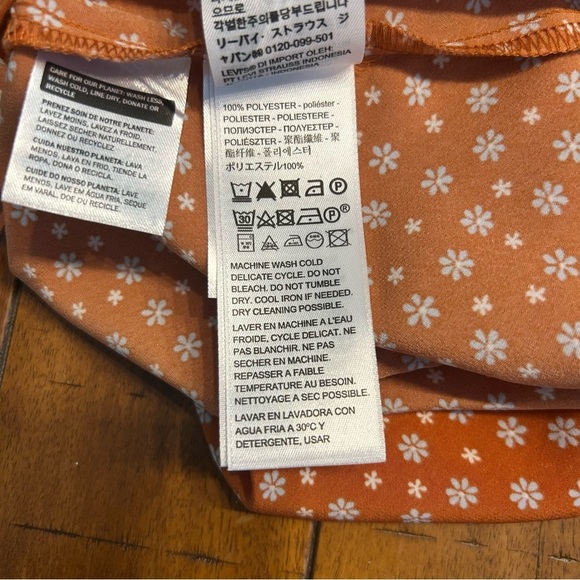 *NWT* Levi’s Camila Tie-Back Camisole Top in Orange Schoolyard Daisy, Size Small - Picture 9 of 9